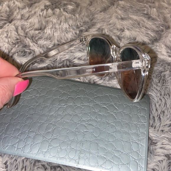 Clear frame sunglasses 🕶️ - Picture 9 of 15